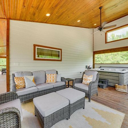 Tree-Lined Broken Bow Studio With Private Hot Tub! 외부 사진