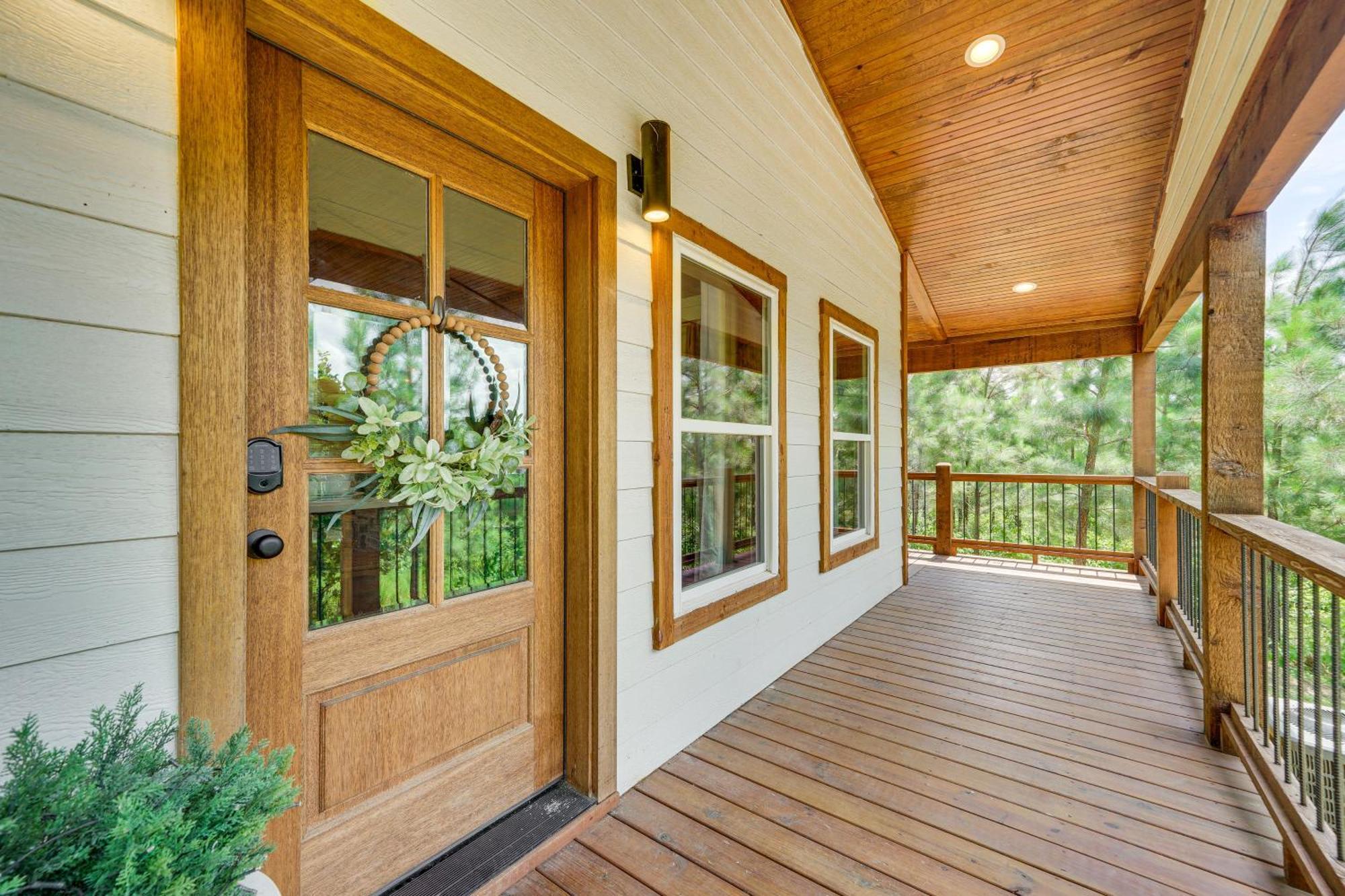 Tree-Lined Broken Bow Studio With Private Hot Tub! 외부 사진